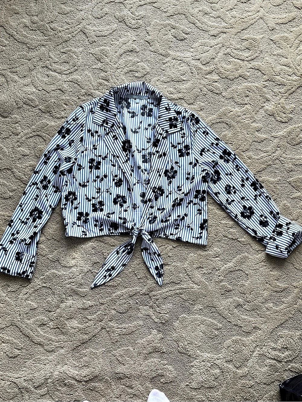 Sweet Rain Floral Stripe Tie-Front Top in Blue & White Like New